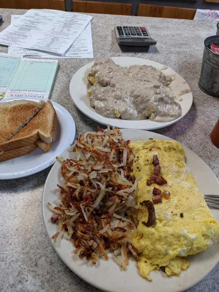 Omelette Hash Browns Biscuits N Gravy Toast
